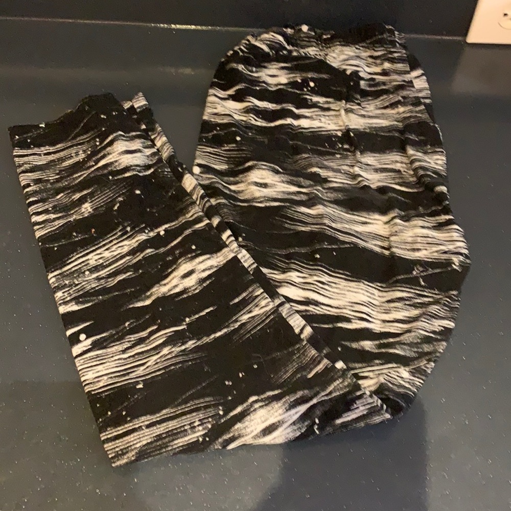 Black and white leggings